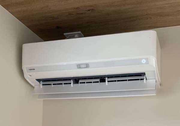 エアコン取付け工事